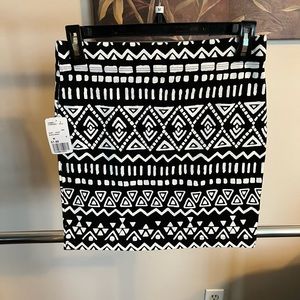Forever 21 Black and white printed skirt